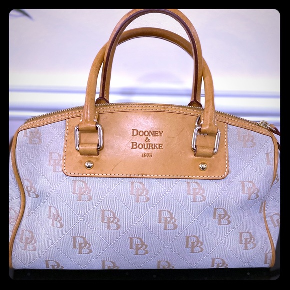 Dooney & Bourke Handbags - Gently used Dooney & Bourke HandBag